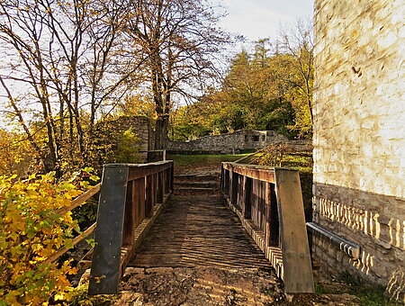 Brücke auf der Burgruine