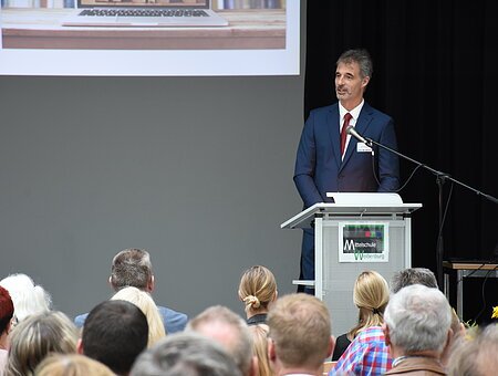 Das Bild zeigt einen Vortrag im Rahmen der Bildungskonferenz der Bildungsregion altmühlfranken im Oktober 2017.