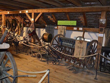 Im Bauernmuseum von Regens Wagner in Absberg werden alte Hilfsmittel aus der Landwirtschaft präsentiert.