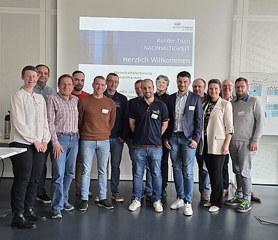 Runder Tisch Nachhaltigkeit - Teilnehmer Das Bild zeigt die Teilnehmer des "Runden Tisch Nachhaltigkeit" am kunststoffcampus Bayern in Weißenburg.