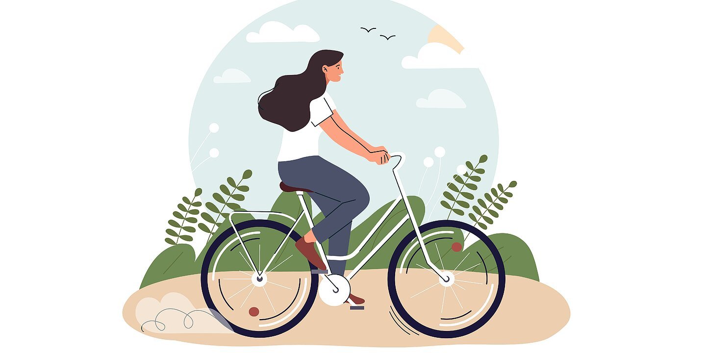 Dargestellt wird eine Grafik auf der eine junge Frau mit dunklen Haaren auf einem weißen Fahrrad fährt. Dahinter ist eine blaue Weltkugel mit Wolken und Sonne zu sehen und darunter grüne Wiese und Gräser.