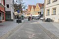 Mit roter Straßenmalkreide wurde auf Pflaster die Aufschrift Sternfahrt STADTRADELN geschrieben.