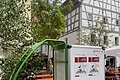 Ein Lastenfahrrad steht in einem Innenhof. Auf dem Fahrrad sind Plakate zum STADTRADELN angeklebt.