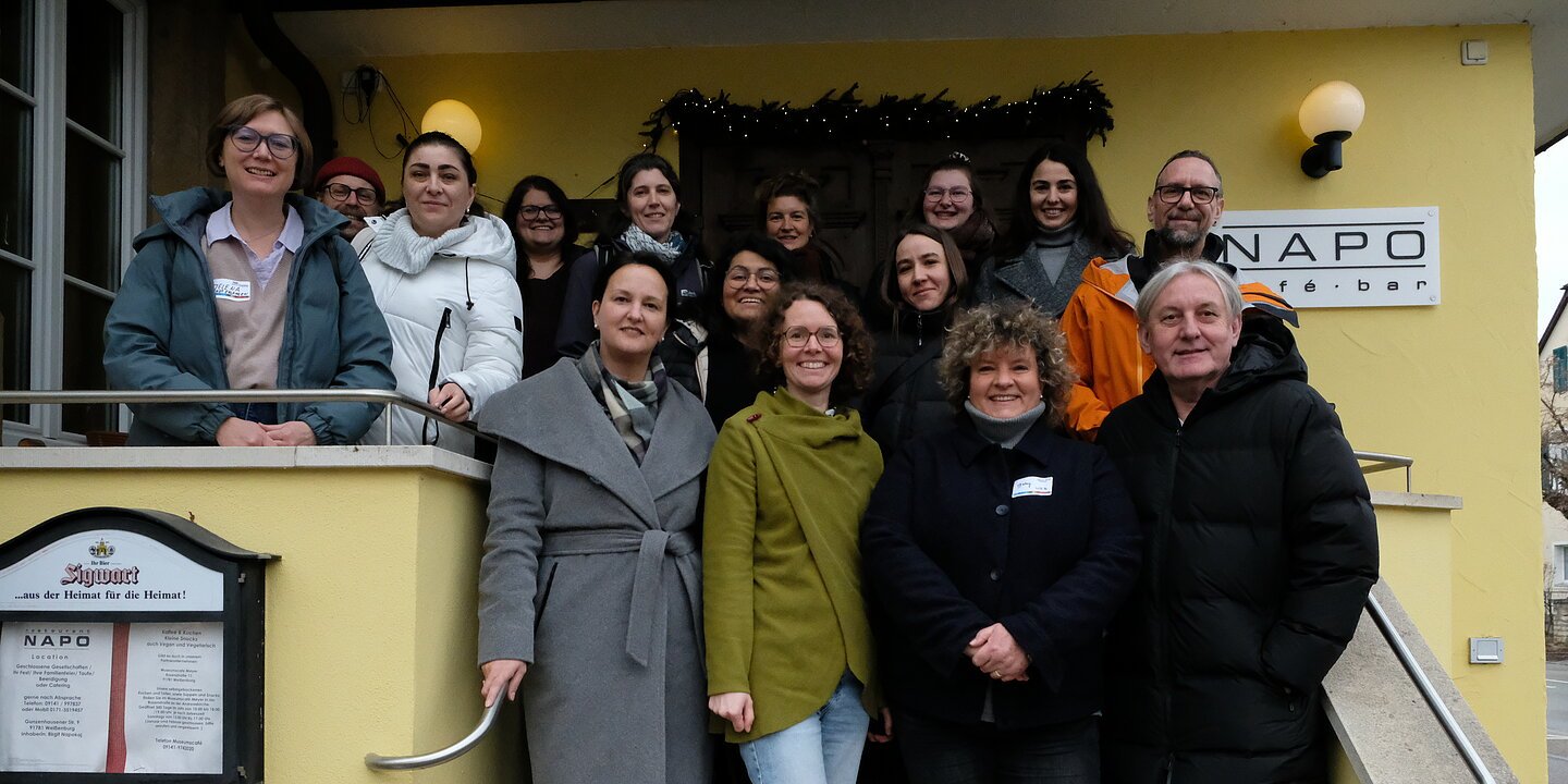 Gruppenfoto der Mittelfränkischen Integrationslotsinnen und -lotsen anlässlich eines Netzwerktreffens am 12. Februar 2026 in Weißenburg