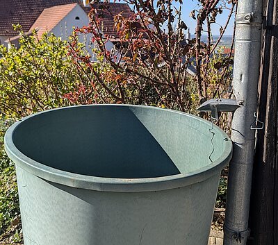 Regentonne zum Auffangen von Regenwasser