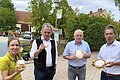 Verkostung von leckeren Küchle und Striezeln